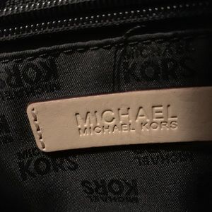 Michael Kors Bags - Michael Kors cross body purse Michael Kors Bags - Michael Kors cross body purse
